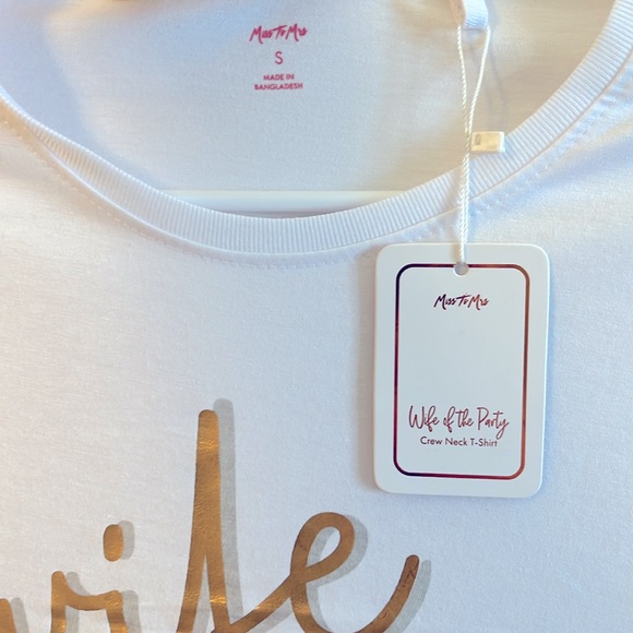 MISS TO MRS Wife of the Party Women’s Size Small Short Sleeved Crew Neck T-shirt - Picture 2 of 6